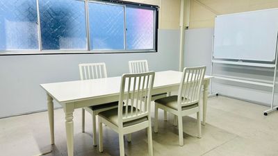 博多駅・東比恵駅から徒歩圏内のレンタルスペース。少人数のセミナールームとしても◎  ホワイトボード/Wi-Fi - 博多・東比恵レンタルスペース「L&B」