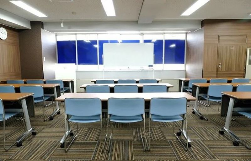 会議室905 - オフィスパーク名駅花車デザイン