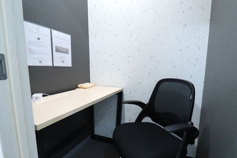 1名様用の完全個室スペースです。 - VORT SPACE 茅場町 7階　個室ブースNo.12の室内の写真