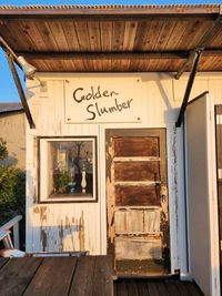 Golden Slumberの入口の写真