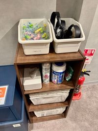 B1F：集中スペースは耳栓とヘッドホンをご利用いただけます。 - ExeWorks上野 【1時間500円！】24h利用可⭐用途別3フロアのコワーキング♪の設備の写真