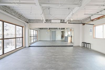 幅４.５メートルの大型鏡 - 【横浜桜木町】駅近レンタルスタジオ 横浜桜木町レンタルスタジオ　『 LIVRIZ 桜木町』の室内の写真