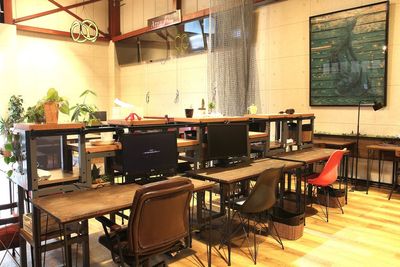 〈リラックスできるコワーキング〉相模原郊外ならではの緑あふれる開放的な空間。飲食持込◎｜リモート会議◎ - FLEXIBLE OFFICE JUPITER