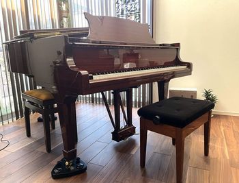 スタインウェイ（O型　1979）導入前にアクション部分をフルリペア、全弦張り替えを行って整備しています。 - レンタルピアノスタジオ ピアノレッスン向け音楽スタジオの室内の写真