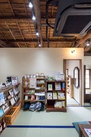 鍵つき個室もあり、お着替えや、控え室になります。 - 読夢の湯 高円寺の古民家、全面畳の書店のレンタルスペース！！の室内の写真