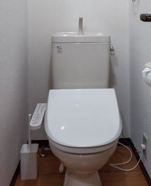 ウォシュレット完備 - レンタルスペースオリーブ 船橋南口店 会議/面接/テレワーク/撮影/ボードゲーム/整体施術 等の室内の写真