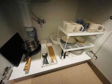 キッチンオプションで食器も使えます！ - 新宿ボドゲ・マダミスの会議室「ピザマッシュ」の室内の写真