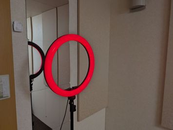 PEYOU 12インチリングライト・155cm　
https://www.amazon.co.jp/dp/B0C49GZ26V - レンタボン・大山スタジオ Ｂスタジオ【エアコン・電子ピアノ・待機スペース付設・3.5畳】の設備の写真