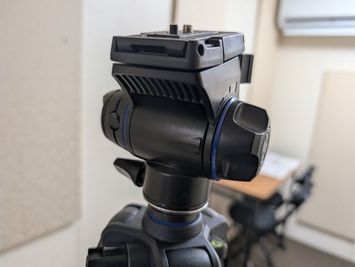 SLIK スマホ三脚 クイックシューセット レバーロック式 全高1580mm
https://www.amazon.co.jp/dp/B0BQBSYWWQ - レンタボン・大山スタジオ Ｂスタジオ【エアコン・電子ピアノ・待機スペース付設・3.5畳】の設備の写真