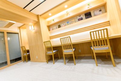 BOOK&OFFICE 文悠 共有スペースの室内の写真