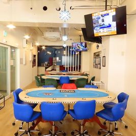 じゃんけんポーカー水道橋店 テーブル・チップ・トランプ完備のレンタルスペースの室内の写真