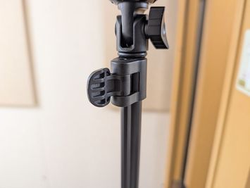SLIK スマホ三脚 クイックシューセット レバーロック式 全高1580mm
https://www.amazon.co.jp/dp/B0BQBSYWWQ - レンタボン・大山スタジオ Ｂスタジオ【エアコン・電子ピアノ・待機スペース付設・3.5畳】の設備の写真