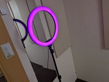 PEYOU 12インチリングライト・155cm　
https://www.amazon.co.jp/dp/B0C49GZ26V - レンタボン・大山スタジオ Ｂスタジオ【エアコン・電子ピアノ・待機スペース付設・3.5畳】の設備の写真