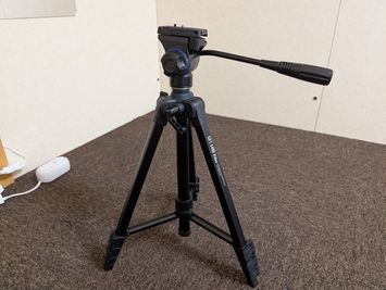 SLIK スマホ三脚 クイックシューセット レバーロック式 全高1580mm
https://www.amazon.co.jp/dp/B0BQBSYWWQ - レンタボン・大山スタジオ Ｂスタジオ【エアコン・電子ピアノ・待機スペース付設・3.5畳】の設備の写真