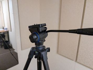 SLIK スマホ三脚 クイックシューセット レバーロック式 全高1580mm
https://www.amazon.co.jp/dp/B0BQBSYWWQ - レンタボン・大山スタジオ Ｂスタジオ【エアコン・電子ピアノ・待機スペース付設・3.5畳】の設備の写真