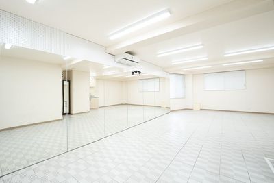 41m2 定員15名（月-土PM5時以降は10名迄（ダンス））ヒール/タップ/フラメンコ🆗【西日暮里3分】防音マット有 - 完全個室｜パルスダンススタジオ西日暮里