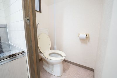 トイレ - 完全個室｜パルスダンススタジオ西日暮里 パルスダンススタジオ西日暮里の室内の写真