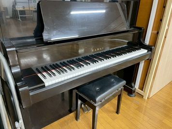 貸し出し用ピアノ(調律はされていません) - Studioカムカム レンタルスタジオ/シェアスペース／プレイベートレッスン／ダンスの室内の写真