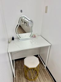3階の女性用トイレにはドレッサーを設置。お化粧直しやヘアセットなど、ゆったりと身だしなみを整えていただけます。 - ExeWorks上野 3013完全個室（大）のその他の写真