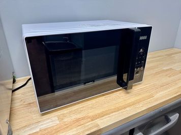 1F：電子レンジ利用可 - ExeWorks上野 【モニターあり】3001完全個室の設備の写真