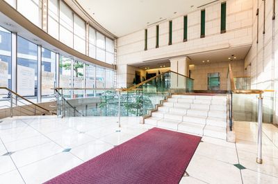 BIZcomfort千葉駅前 大会議室（6名用）の入口の写真
