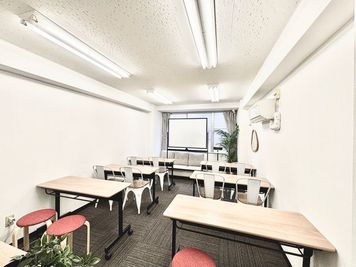 【Good Space会議室 山友旭ビル】 山友旭Room B｜Wi-Fi・プロジェクター・ソファ[39]の室内の写真