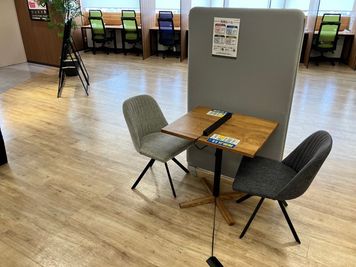 2名様用のWEB通話・会話可能席 - コインスペースアル・プラザ彦根店