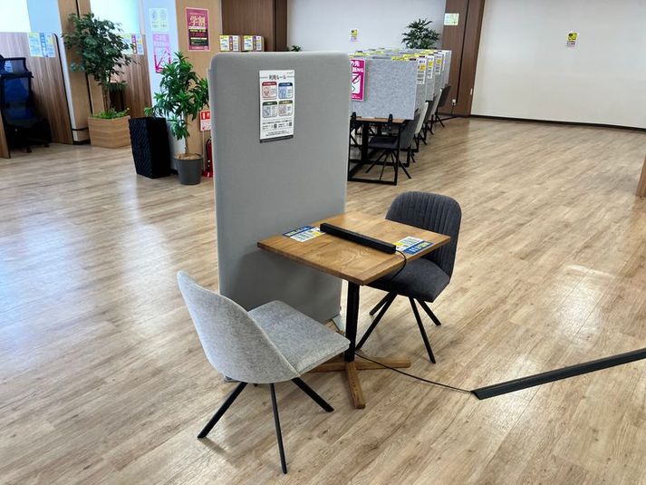 2人用席（通話・会話OK） - コインスペースアル・プラザ彦根店