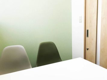 Colormell（カラメル）池袋西口店 B室 - グリーンの室内の写真