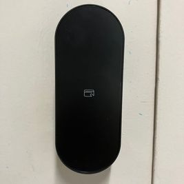 テンキーは何も表示されていませんので、右下（チェックマーク付近）を押して、数字を表示させてください。 - Spectrum　Space Spectrum Space【Room4D】の入口の写真
