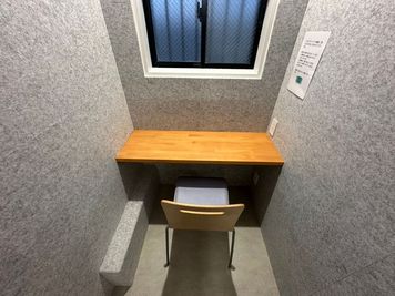 東高円寺駅徒歩5分、中野駅徒歩10分のところにあるコワーキングスペース。 オランイン会議や勉強などに最適です。 - ミライノベース