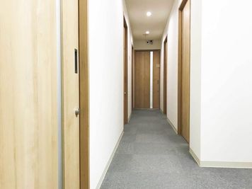 Colormell（カラメル）池袋西口店 B室 - グリーンの室内の写真