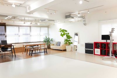 すがもスタジオの室内の写真