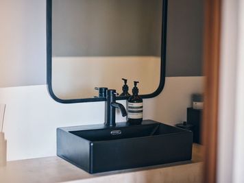 学芸大学駅付近のお洒落なBARです✨
撮影利用も可能です📸 - Relax BAR 学芸大学 Relax BAR 学芸大学｜イベント・撮影利用📸の室内の写真