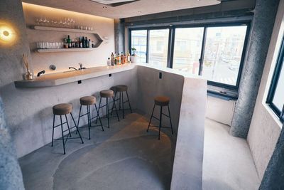 【学芸大学駅 徒歩6分】自然光✨ロケ収録・ドラマ・YouTube撮影📸物撮り・人物・ポートレート撮影🌟取材🖊MV・PV🎥 - Relax BAR 学芸大学