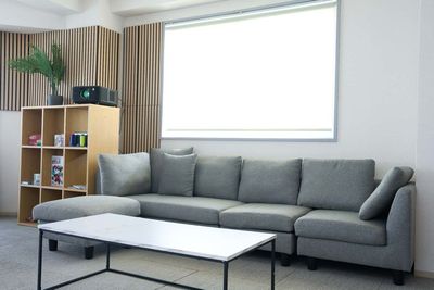 ソファーでゆったりできます - RentalSpace kite.藤沢 RentalSpace kite.藤沢店の室内の写真