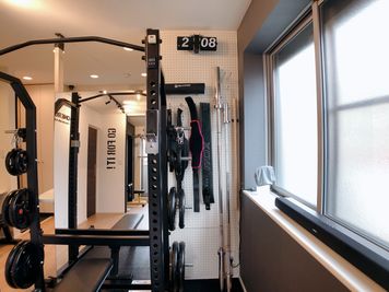 ONE REP GYM 完全個室トレーニングスペースの室内の写真