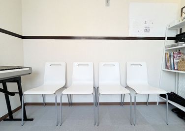 椅子は４脚ございます。 - スタジオコモドの設備の写真