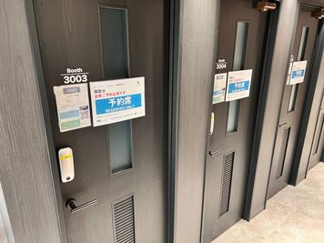 3F：完全予約制の個室 - ExeWorks上野 【1時間500円！】24h利用可⭐用途別3フロアのコワーキング♪の室内の写真