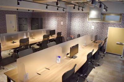 2F：コワーキングフロア - ExeWorks上野 【1時間500円！】24h利用可⭐用途別3フロアのコワーキング♪の室内の写真