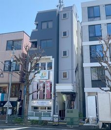 当店は3階にあります - フェニックスラウンジ 多目的スペースの外観の写真