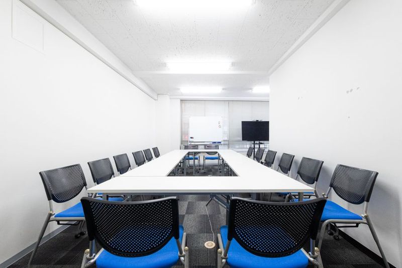 【新宿東南口徒歩1分】新宿東南口貸し会議室(最大19名収容) - 【新宿東南口徒歩30秒】新宿東南口貸し会議室(最大21名着席)