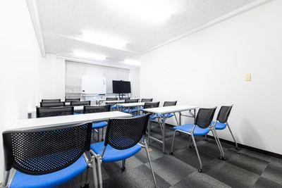 【新宿東南口徒歩30秒】新宿東南口貸し会議室(最大21名着席) 【新宿東南口徒歩１分】新宿東南口貸し会議室（最大19名収容）の室内の写真
