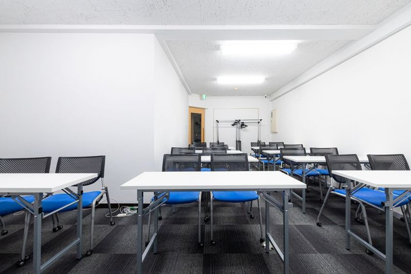 【新宿東南口徒歩1分】新宿東南口貸し会議室(最大19名収容) - 【新宿東南口徒歩30秒】新宿東南口貸し会議室(最大21名着席)