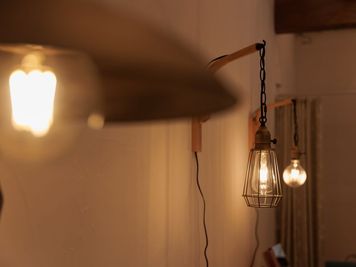 照明などの小物にも拘り、目からの癒しも楽しめます。 - Salon de LINON エステサロンに必要な物が全て揃ったレンタルエステサロンの設備の写真
