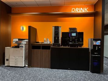 最高級コーヒーマシン、給茶機、製氷機、コピー機を設置しております。 - レンタルスペース　medi☆ST（メディスタ） 【大阪梅田駅4分】24h使える✨テレワーク・打合せ・自習に最適の設備の写真