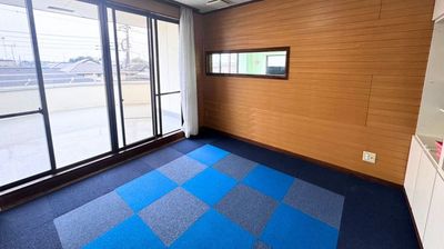 プライベート感のある洋室！少人数での利用や学習スペースに最適♪ - さいたま市見沼区子育て支援みらいLab