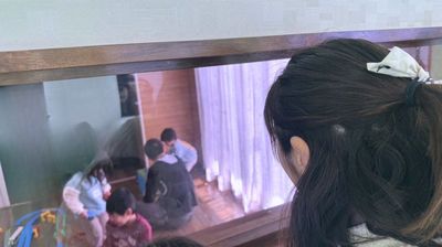 お隣のスタジオからのぞけるお部屋なので、託児スペースとしての利用も可能です - さいたま市見沼区子育て支援みらいLab 7畳の少人数利用にぴったりのレンタルルーム♪の室内の写真