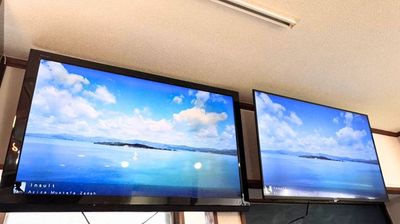 USEN完備!映像やBGMあとはミュージックビデオも見られます✨42インチ2台、画面は連動してます。貸出可能 - さいたま市見沼区子育て支援みらいLab にぎやか広々ラウンジ 〜みんなの笑顔集まる交流ひろば〜の室内の写真