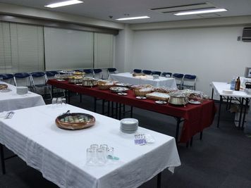 懇親会の様子 - SMG/ 四ツ橋・近商ビル ＳＭＧ貸し会議室/近商ビル6階B室（展示会・パーティープラン）の室内の写真
